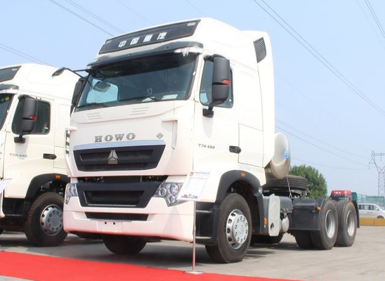 Camion blanc de tête de tracteur de Howo de pneu du camion 10 de moteur de SINOTRUK 371HP