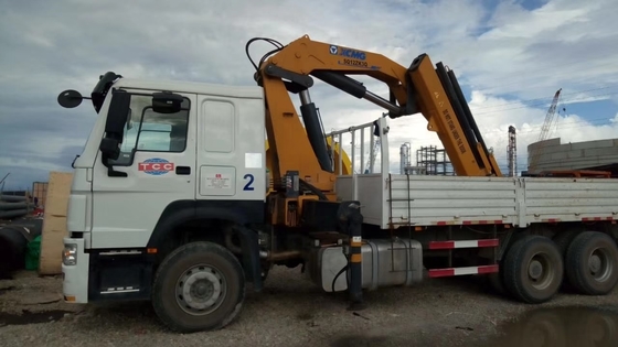 Le camion de Sinotruk Howo 6x4 a monté le conducteur de main droite de conducteur de main gauche de l'euro 2 de grue