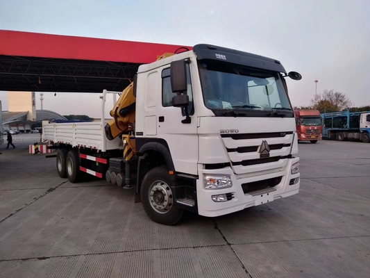 Le camion de Sinotruk Howo 6x4 a monté le conducteur de main droite de conducteur de main gauche de l'euro 2 de grue