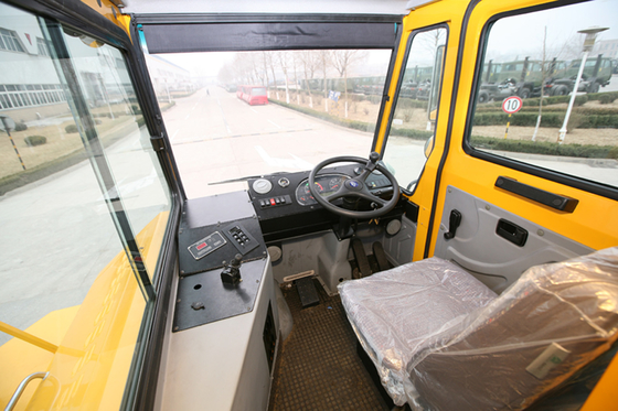 Cabine simple de camion de tracteur de port de Sinotruk avec 4 pneus et 1 pièce de rechange