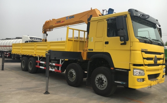 Le camion de cargaison de Howo 8x4 a monté la grue 12ton à la performance de 20 tonnes d'hauteur