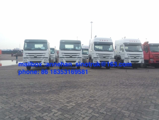 Sinotruk 6x4 10 roule la cabine du camion 371hp HW79 de tracteur avec 2 dormeurs et climatiseurs