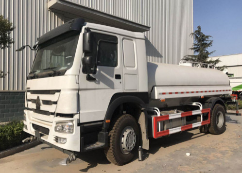 Camion de jet d'eau de Sinotruk Howo 4x2 6x4 10000L