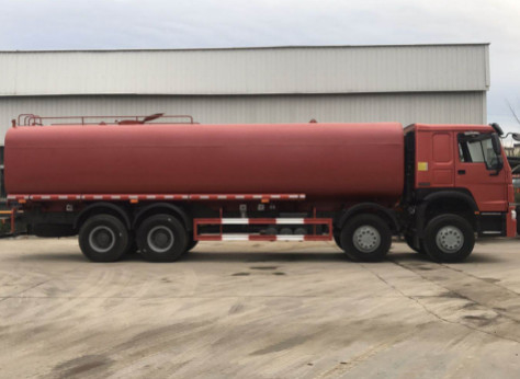 camion de réservoir d'eau de 30000L Sinotruk Howo7 avec le système de jet