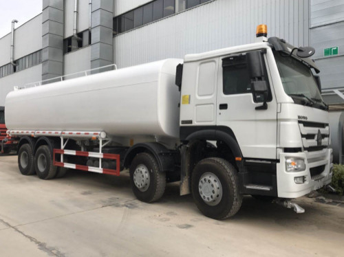 camion de réservoir d'eau de 30000L Sinotruk Howo7 avec le système de jet