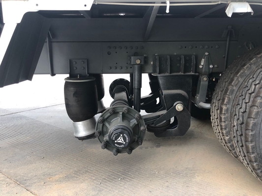 20 le camion de Sinotruk Howo 8x4 de tonne a monté le boom droit de grue
