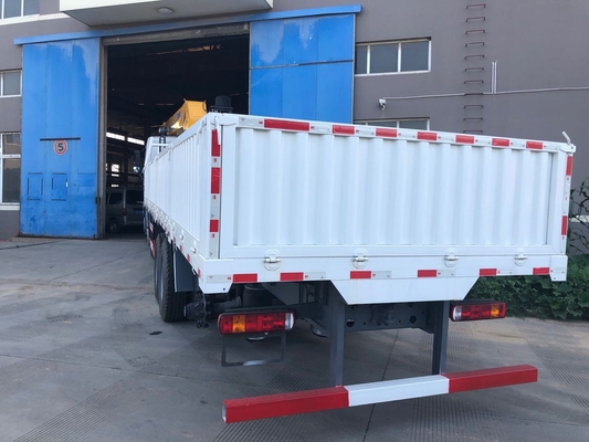 20 le camion de Sinotruk Howo 8x4 de tonne a monté le boom droit de grue