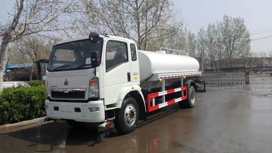 Émission de l'euro 3 du camion de réservoir d'eau du modèle 8000L de lumière de Sinotruk 4x2