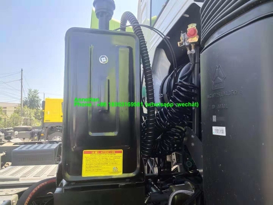 camion de tracteur de 40T 420hp Sinotruk avec le réservoir de stockage de pétrole 1000L