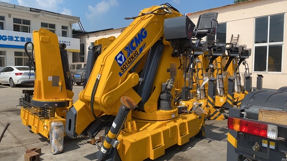 grue montée par camion ZZ1257M4341W de Sinotruk Xcmg de roues de 10T 336hp 10