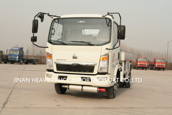 Camion de réservoir de stockage de pétrole de Sinotruk Howo 4x2 RHD LHD 5000 litres de 5m3 3 tonnes