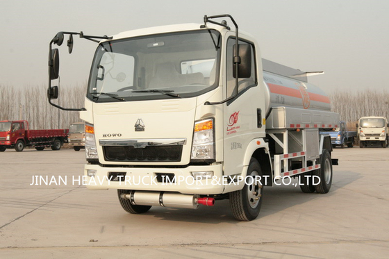 Lumière Mini Oil Fuel Tanker Truck 4x2 6cbm 6000Liter de Sinotruk Howo