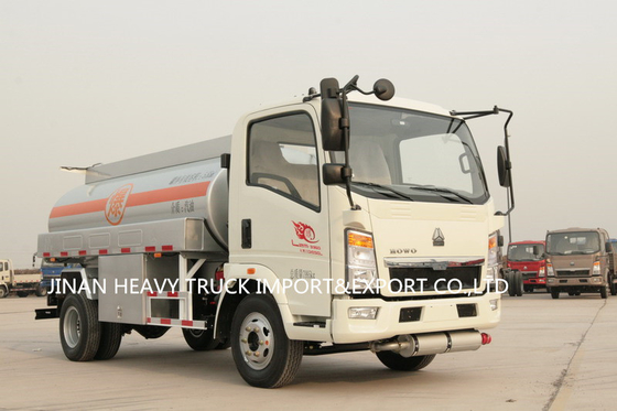Lumière Mini Oil Fuel Tanker Truck 4x2 6cbm 6000Liter de Sinotruk Howo