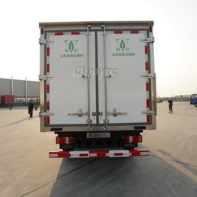 Mini 4x2 6 roues 10 tonnes HOWO camion de la boîte réfrigérée légère avec réfrigérateur de transport
