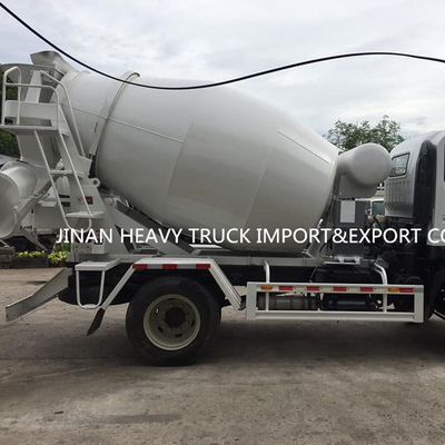 Individu de faible puissance de camion de mélangeur de ciment de HOWO chargeant 4x2 3cbm 5M3