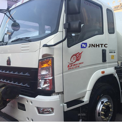 Individu de faible puissance de camion de mélangeur de ciment de HOWO chargeant 4x2 3cbm 5M3