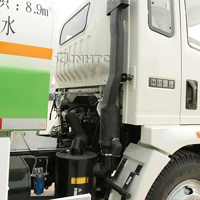 Camion de réservoir d'eau légère de SINOTRUK HOWO 4x2 avec 14m Front Sprinkler