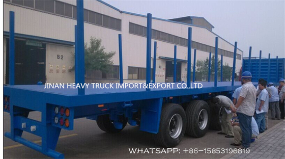 Remorque de couche horizontale de SINOTRUK 3 Axle Flatbed Trailer Log Wood avec la colonne droite