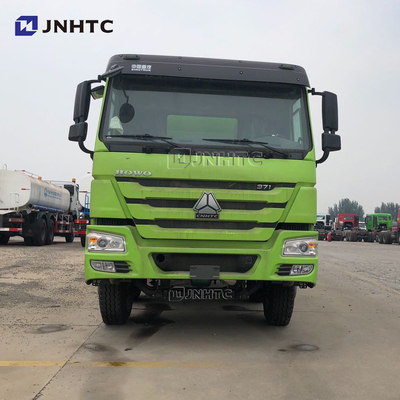 Les roues de HOWO 8x4 12 le camion de réservoir de carburant réapprovisionnant en combustible 30cbm 35cbm 25 CBM Euro2 Euro3