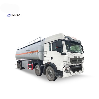 HOWO 8x4 12 roule le camion-citerne aspirateur d'essence et d'huile réapprovisionnant en combustible 30cbm 35cbm Euro2 Euro3