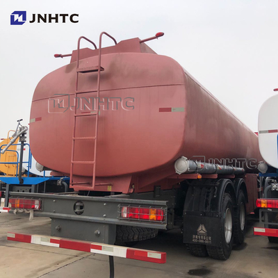 HOWO 8x4 12 roule le camion-citerne aspirateur d'essence et d'huile réapprovisionnant en combustible 30cbm 35cbm Euro2 Euro3