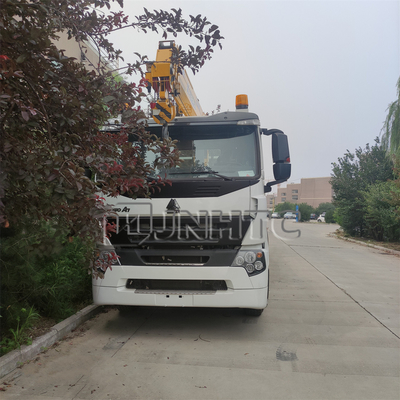 Le camion résistant de Crane Sinotruk monté par camion A7 HOWO 6x4 a monté la grue