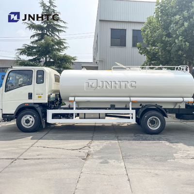 8000 litres de camions commerciaux de faible puissance de Howo arrosent le camion d'arroseuse