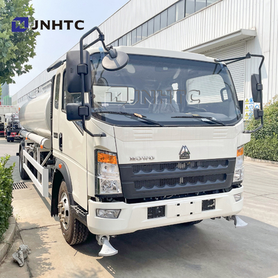 8000 litres de camions commerciaux de faible puissance de Howo arrosent le camion d'arroseuse