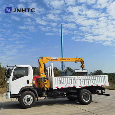 Petit camion de cargaison de Sinotruk Howo 4*4 avec la grue 3.2T