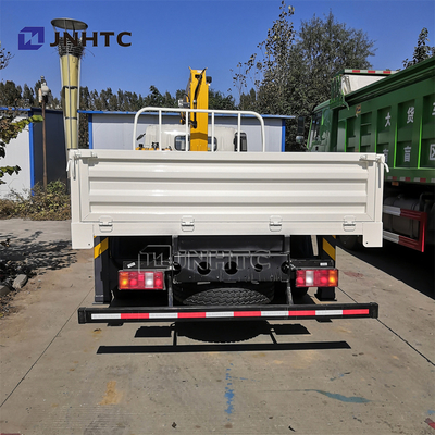Lumière de Sinotruk Howo 4X2 télescopant le boom Crane Truck 5 tonnes