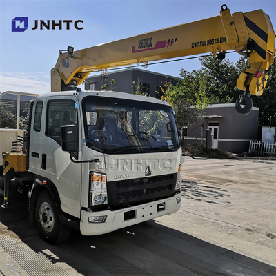 Camions commerciaux de faible puissance de SINOTRUK HOWO 4X2 avec la GRUE RHD 10 Ton Truck