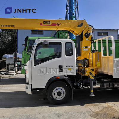 Camions commerciaux de faible puissance de SINOTRUK HOWO 4X2 avec la GRUE RHD 10 Ton Truck