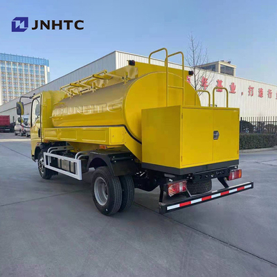 Camion-citerne aspirateur de réapprovisionnement en combustible de carburant de Sinotruk Howo 3000L 5000L 4x2 de faible puissance