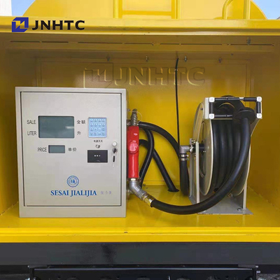 Camion-citerne aspirateur de réapprovisionnement en combustible de carburant de Sinotruk Howo 3000L 5000L 4x2 de faible puissance