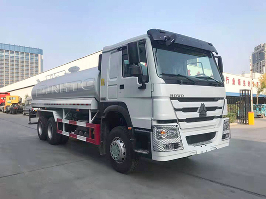 Camion 20000L de l'eau de pulvérisateur de camion de réservoir d'eau de Sinotruk HOWO