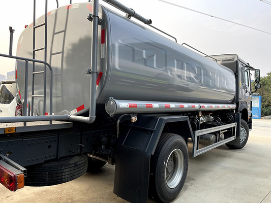 Sinotruk Howo 6 Wheeler 4*2 Camion-citerne de carburant Howo pétrolier 10000L