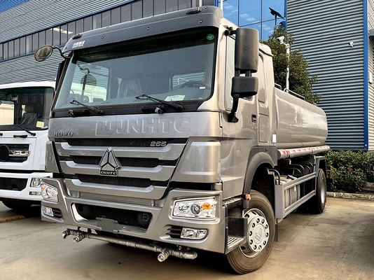Sinotruk Howo 6 Wheeler 4*2 Camion-citerne de carburant Howo pétrolier 10000L