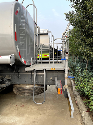 Sinotruk Howo 6 Wheeler 4*2 Camion-citerne de carburant Howo pétrolier 10000L