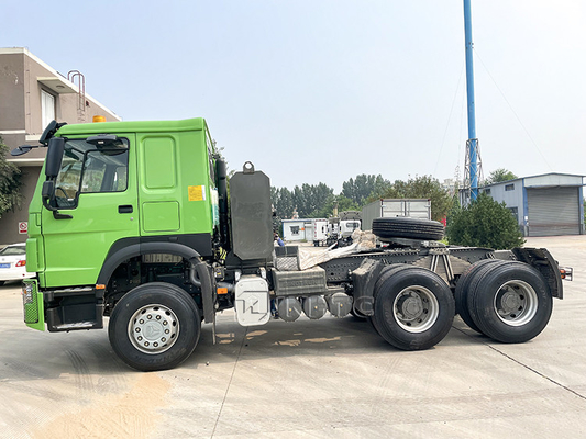 camion de tracteur de roue de 420hp Euro2 LHD Sinotruk Howo 10 50 tonnes