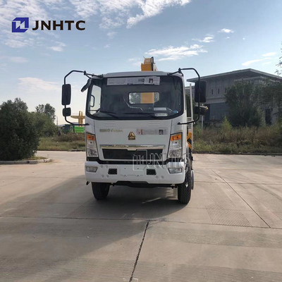 Le camion de cargaison de plat plat a monté Crane Sinotruk HOWO 4x4 toute la commande de roue