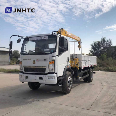 Le camion de cargaison de plat plat a monté Crane Sinotruk HOWO 4x4 toute la commande de roue