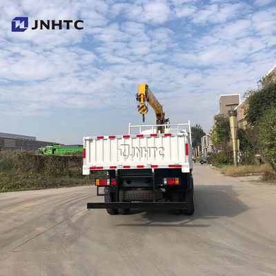 Le camion de cargaison de plat plat a monté Crane Sinotruk HOWO 4x4 toute la commande de roue