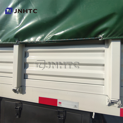 Camion militaire blanc 4X4 de HOWO pour le soldat Transport
