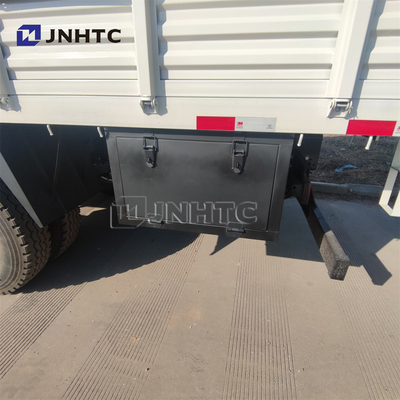 Camion militaire blanc 4X4 de HOWO pour le soldat Transport