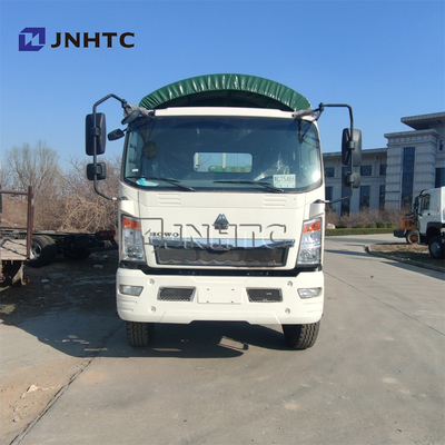 Camion militaire blanc 4X4 de HOWO pour le soldat Transport