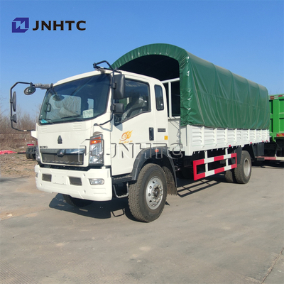 Camion militaire blanc 4X4 de HOWO pour le soldat Transport