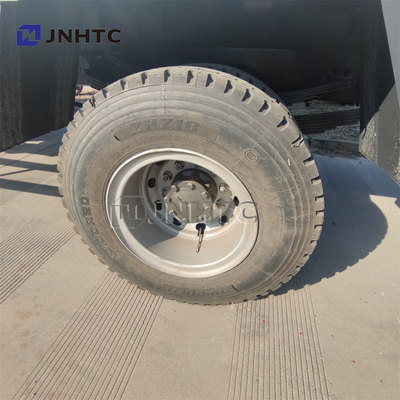 Camion militaire blanc 4X4 de HOWO pour le soldat Transport
