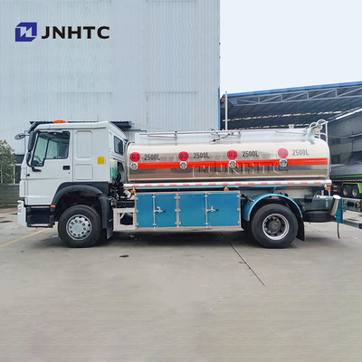 Camion-citerne aspirateur de Sinotruk Howo d'alliage d'aluminium de 6 roues 10000 litres avec le distributeur